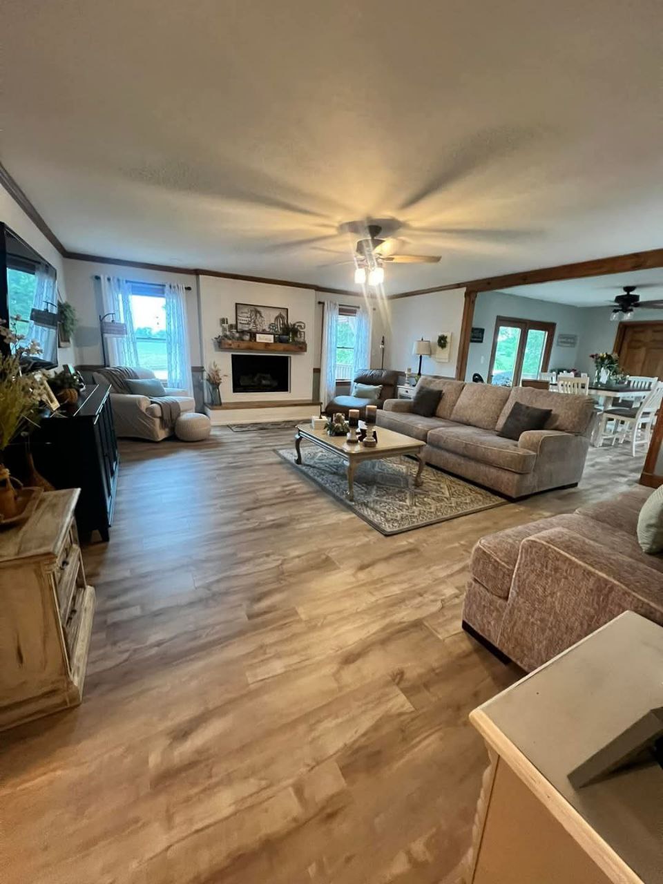 Immaculate Living Room - Image 1