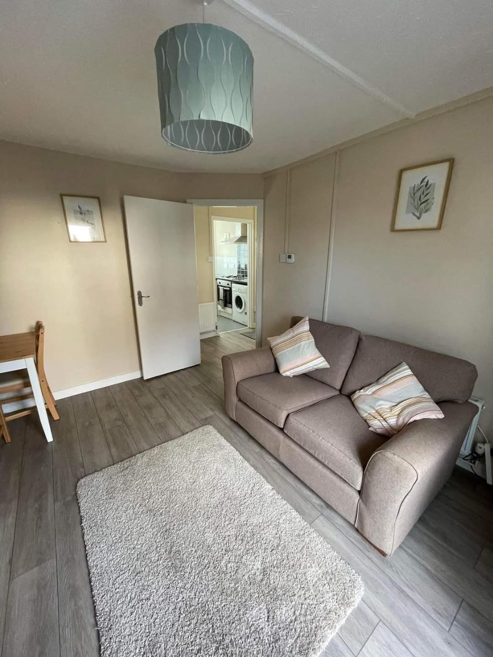 Immaculate Living Room - Image 2